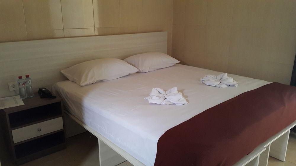 Ambulu Hotel Lojejer Bagian luar foto